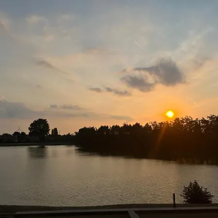 Res Laguna Apartment